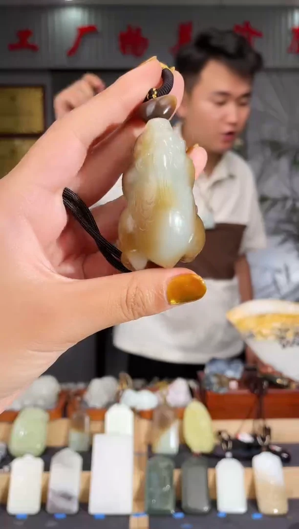 和田玉未镶嵌颈饰1
