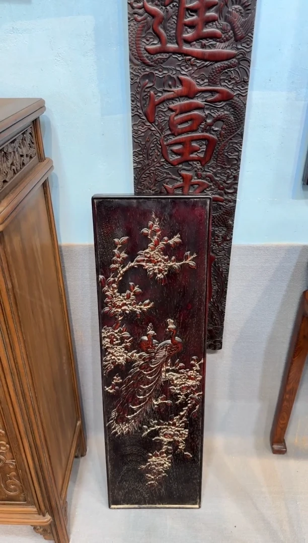 木紫檀 孔雀牡丹竖挂匾100*30