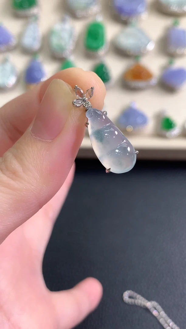 吊坠(不含链)18K金镶嵌翡翠冬日珠宝Q3