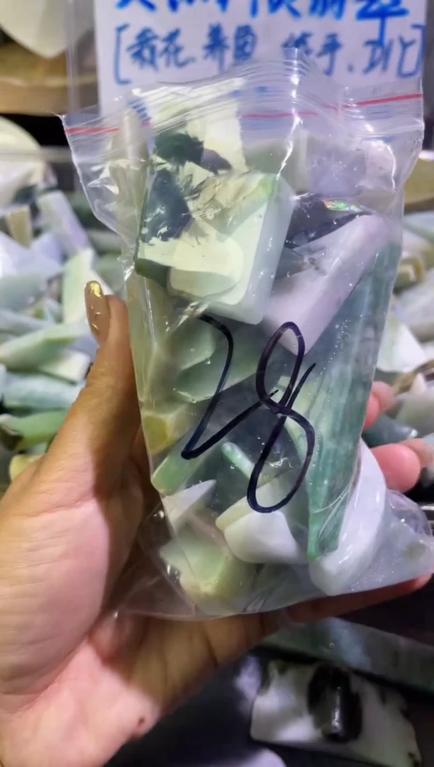 翡翠未镶嵌颈饰天然翡翠大号500克28