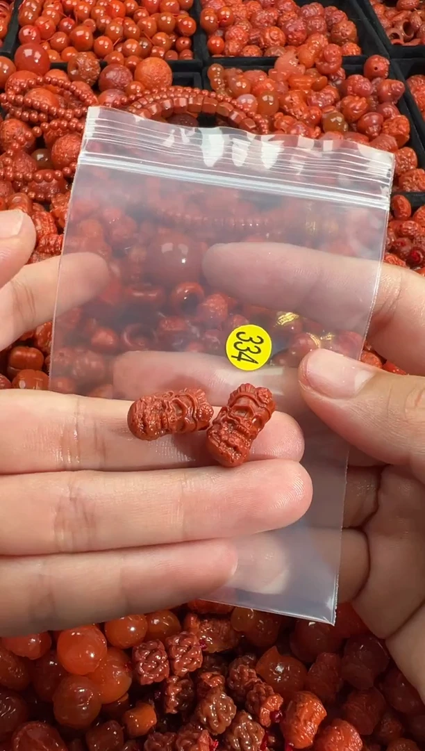 南红玛瑙未镶嵌颈饰1