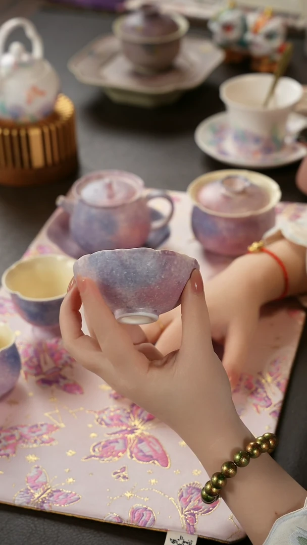 陶瓷茶具秘境花口普洱杯