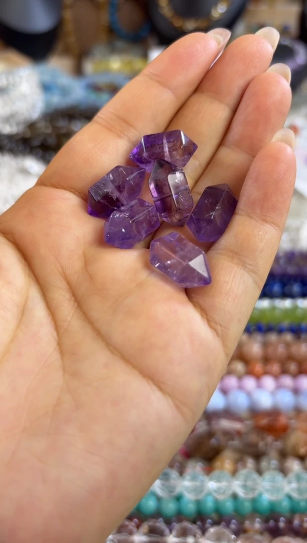 未镶嵌玛瑙/玉髓珠宝半成品巴西紫水双尖一颗