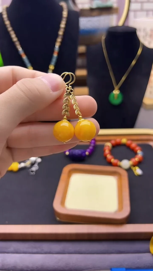 14K金镶嵌蜜蜡耳饰E458