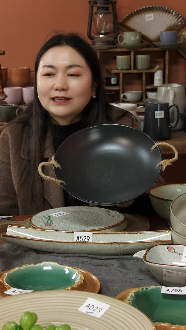 陶瓷辣039 一只陶瓷粗陶双耳麻绳十英寸亚光黑碗微瑕