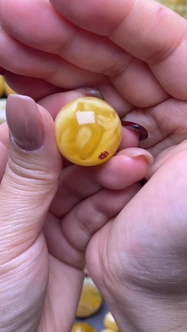 【闪购商品】琥珀裸石未镶嵌月.34