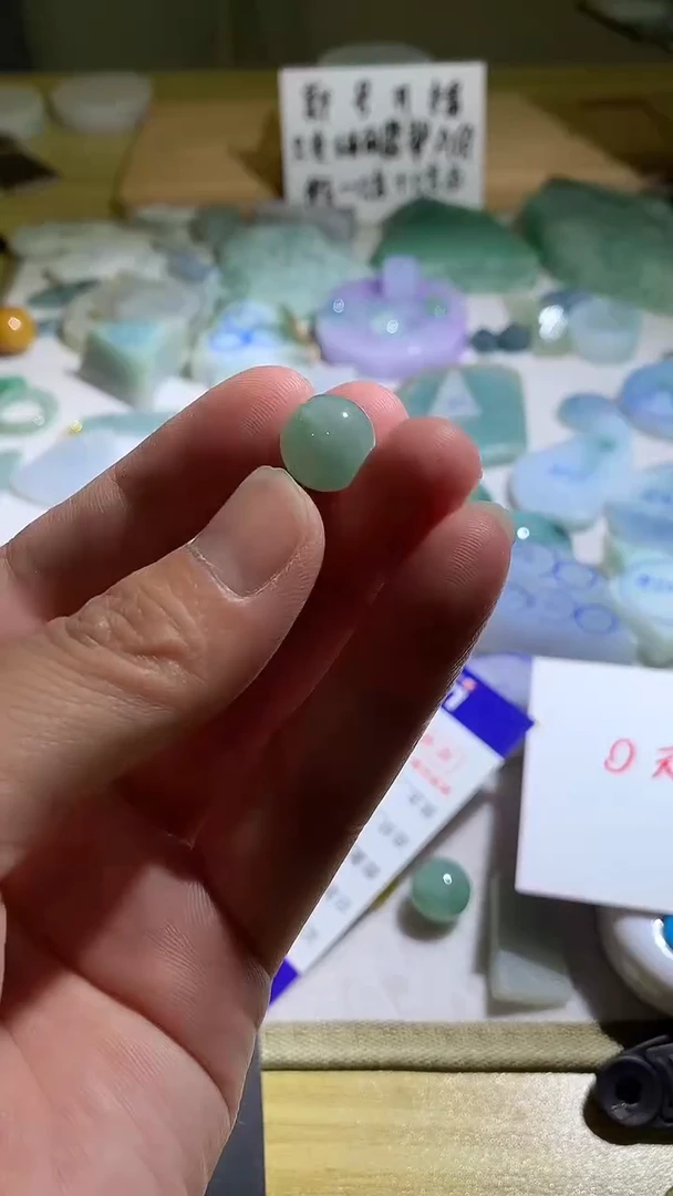 翡翠挂件未镶嵌珠子