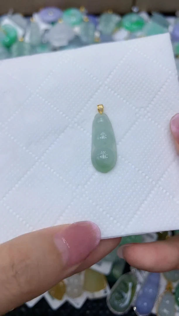 翡翠18K金镶嵌颈饰111111111