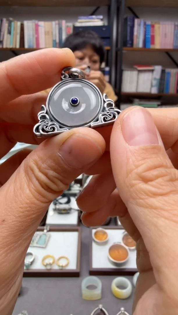 颈饰未镶嵌翡翠平安扣