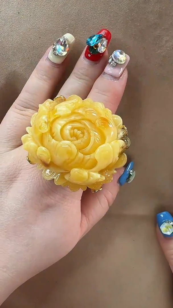 未镶嵌颈饰琥珀戒指