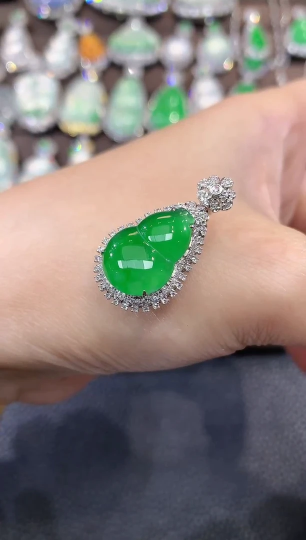 吊坠(不含链)18K金镶嵌翡翠C32