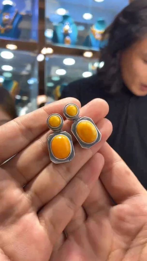 银S925镶嵌蜜蜡耳坠噶玛珠宝