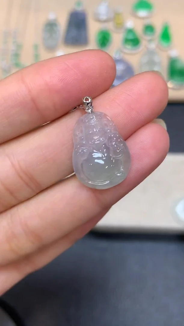 颈饰18K金镶嵌翡翠财神【无服务费