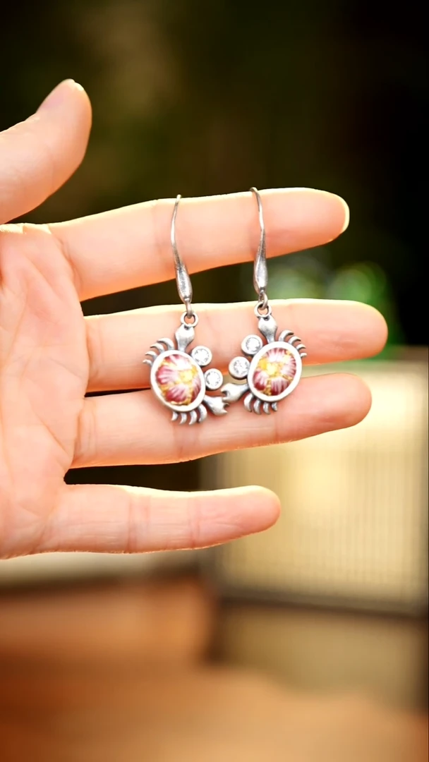 刺绣私人定制苗族手工Q10