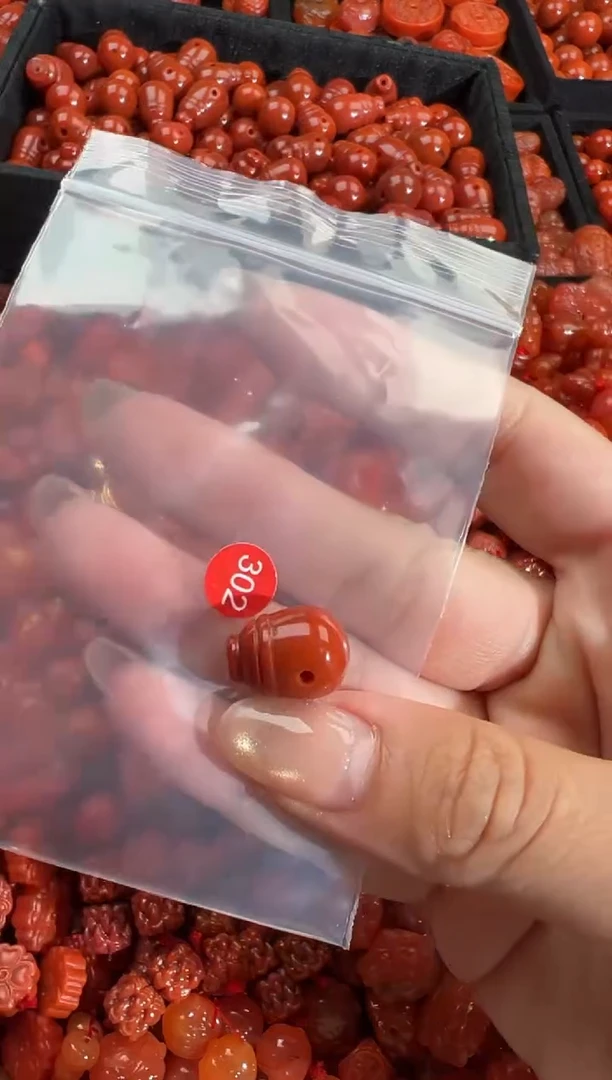 南红玛瑙未镶嵌颈饰1
