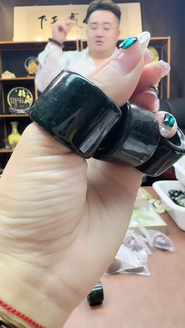 未镶嵌蛇纹石玉手串多样性随机发货其一