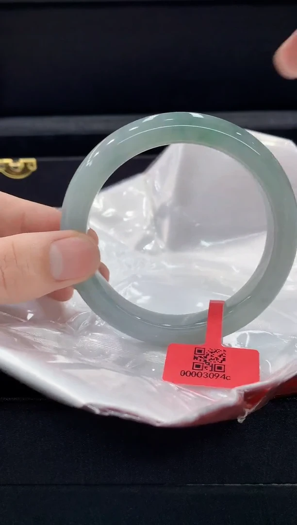 翡翠手镯未镶嵌手镯