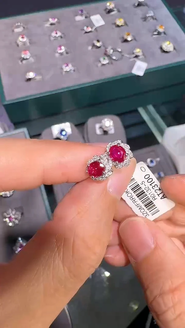 18K金镶嵌耳钉红宝石【闪购】1.0ct/展会同步价/缅甸