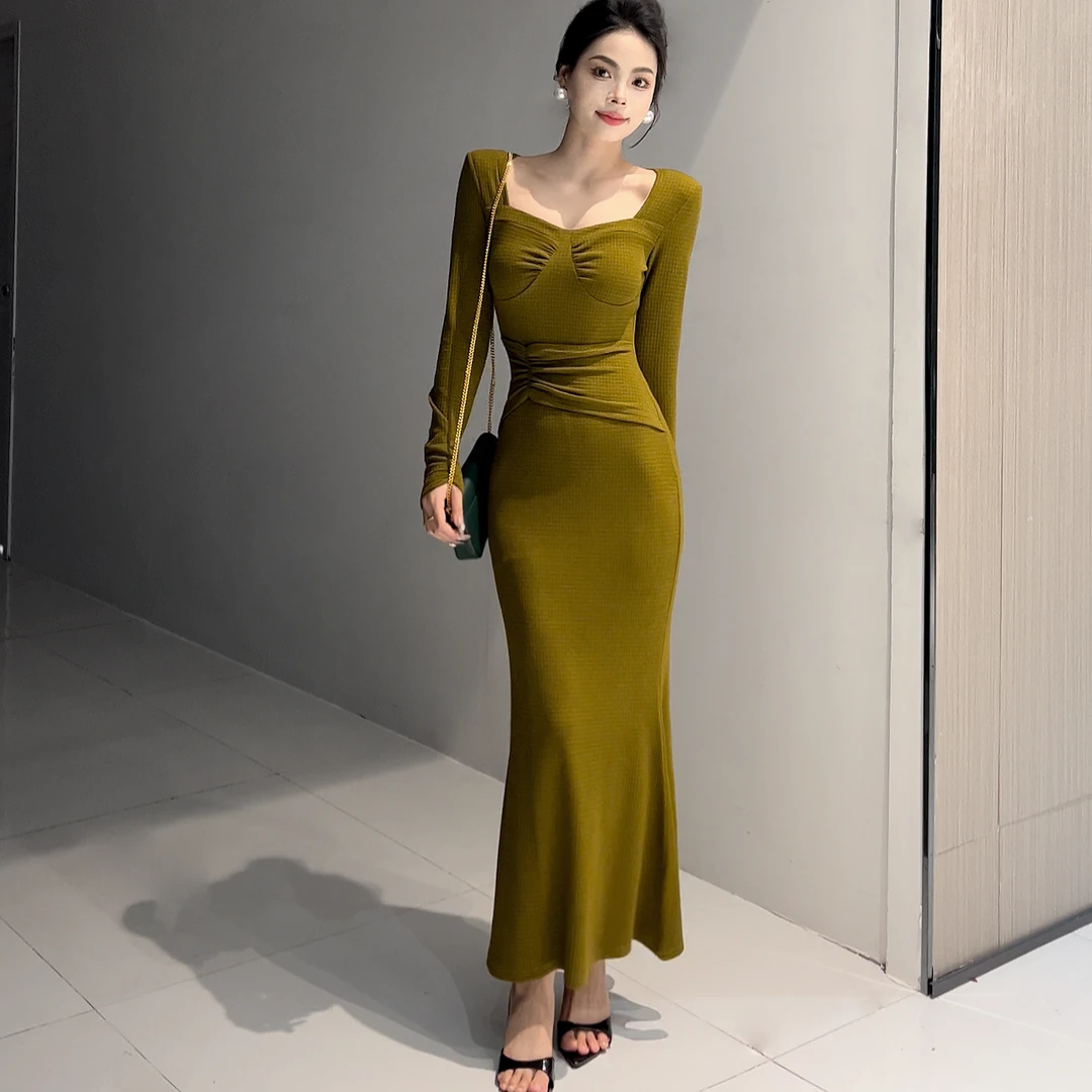 新款秋冬方领气质女装连衣裙遮肉显瘦长袖鱼尾裙长款纯色百搭长裙