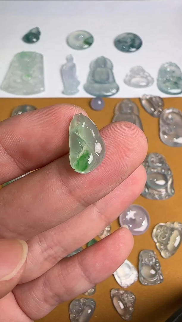 翡翠未镶嵌吊坠(不含链)白菜
