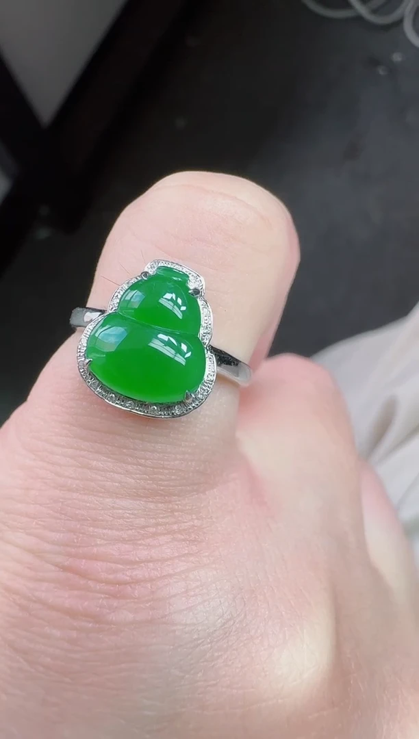 18K金镶嵌戒指翡翠寄售回流，不退不换