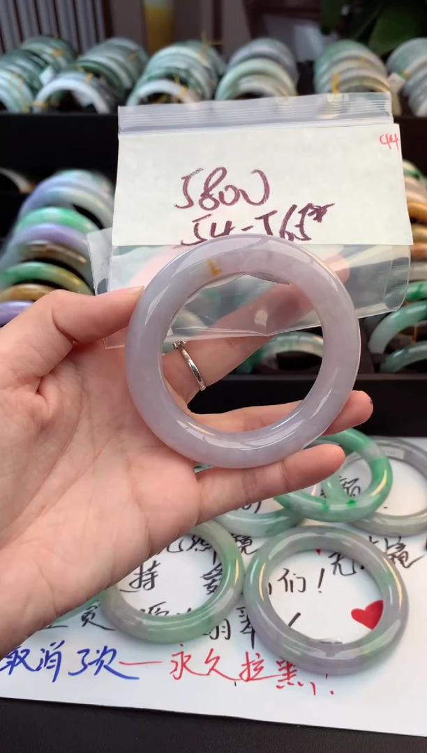 未镶嵌定制翡翠毛货需精细抛光+多人