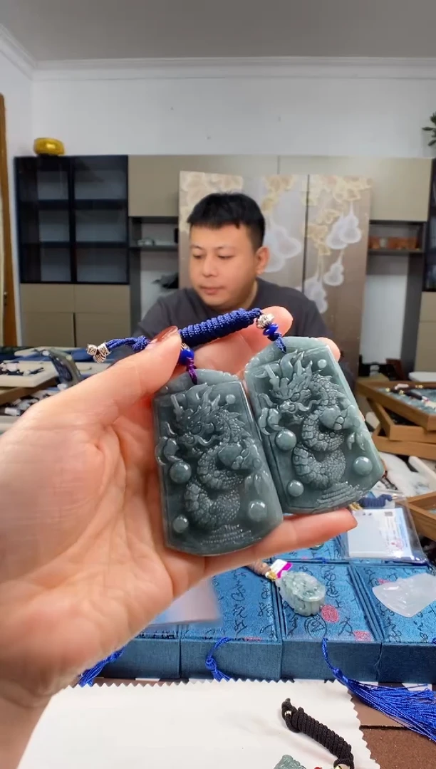 颈饰未镶嵌翡翠  多样性发其一