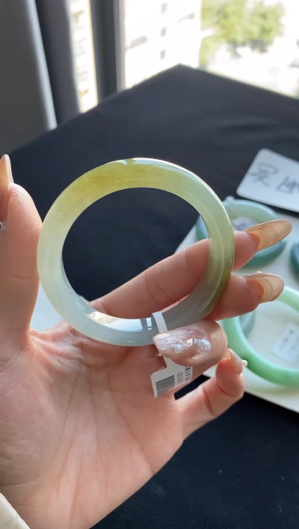 【闪购商品】翡翠手镯未镶嵌51.7正圈冰黄--不退不换