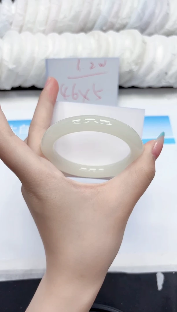 石英质玉手镯未镶嵌136-56.7