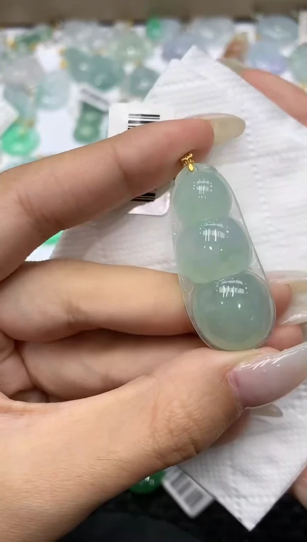 颈饰18K金镶嵌翡翠111111111111