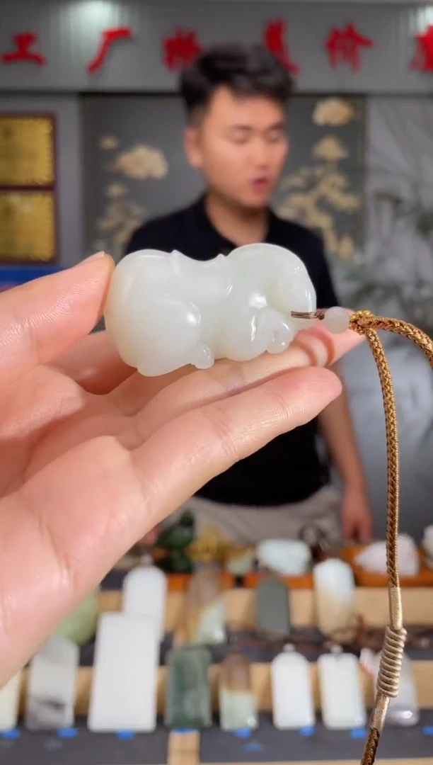 和田玉未镶嵌颈饰1