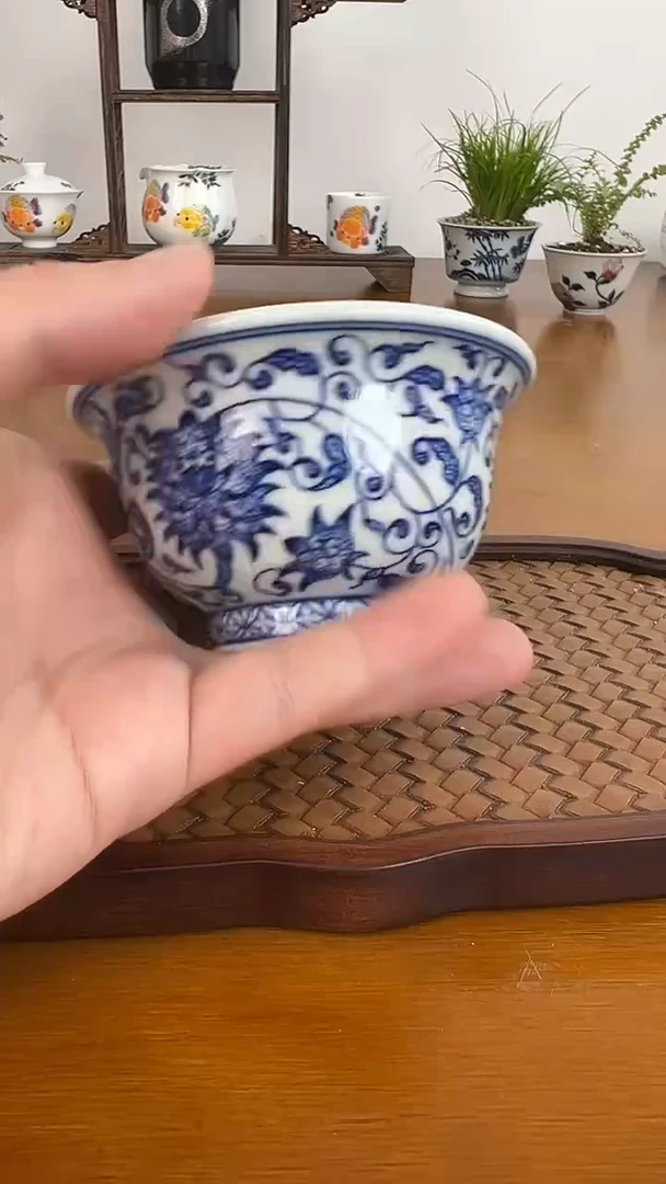 照夜白青花缠枝莲压手杯