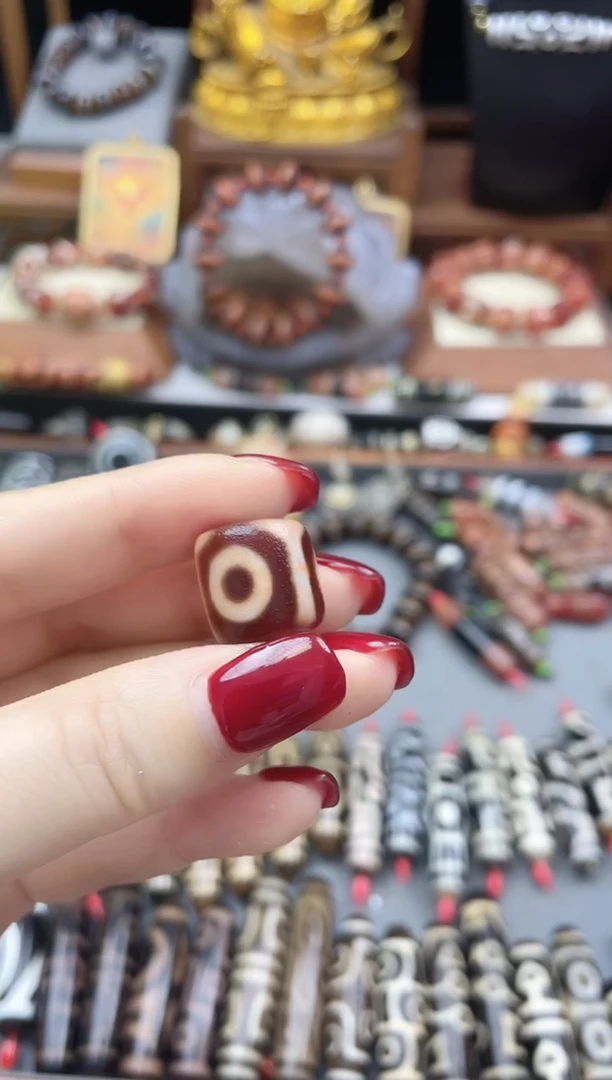 未镶嵌珠珠玛瑙/玉髓金蟾红肉断珠三眼