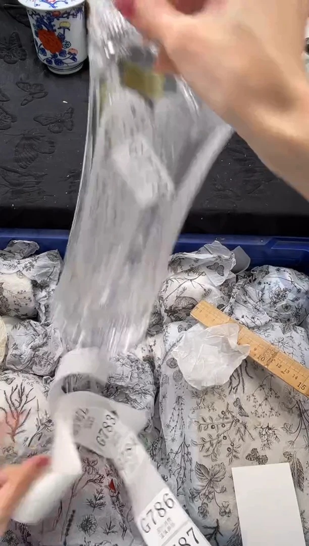 瓷片猪****8       G779*