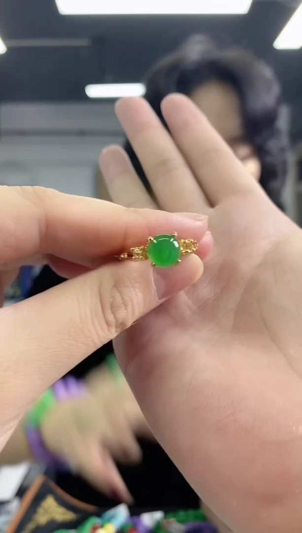 翡翠戒指未镶嵌多样性发其一颜色微差