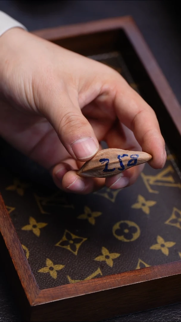 【闪购商品】橄榄核吊坠苏工橄榄核