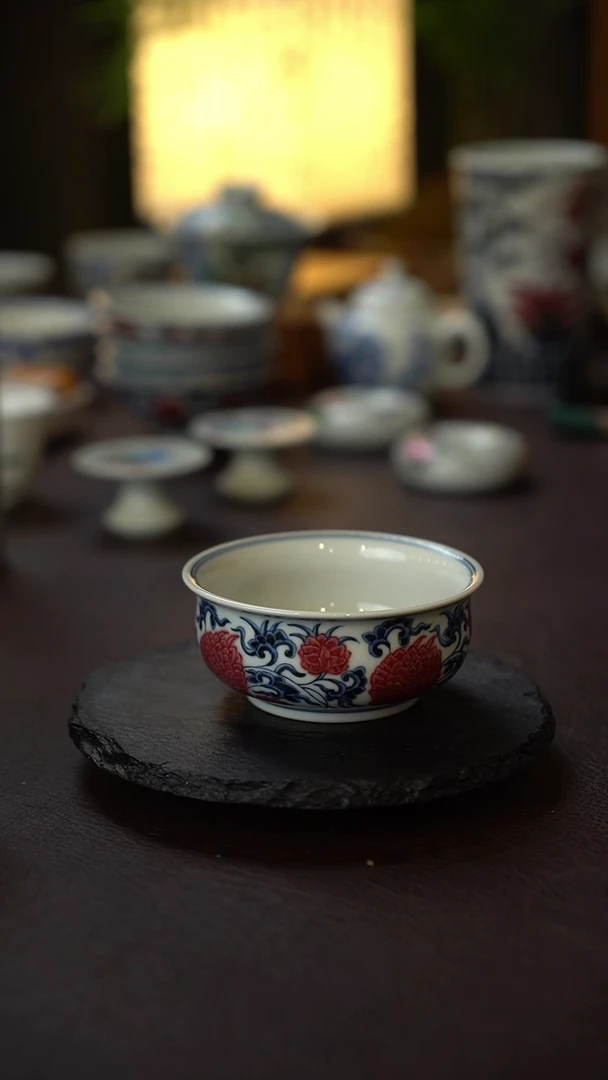 25号景德镇全手工手绘青花釉里红牡丹炉式杯