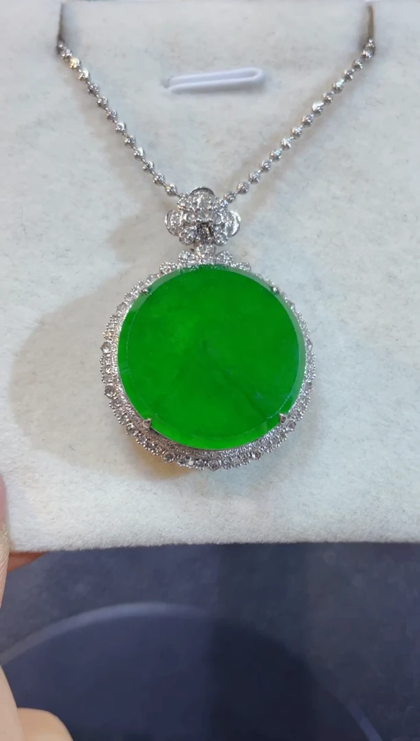 吊坠(不含链)18K金镶嵌翡翠团购29