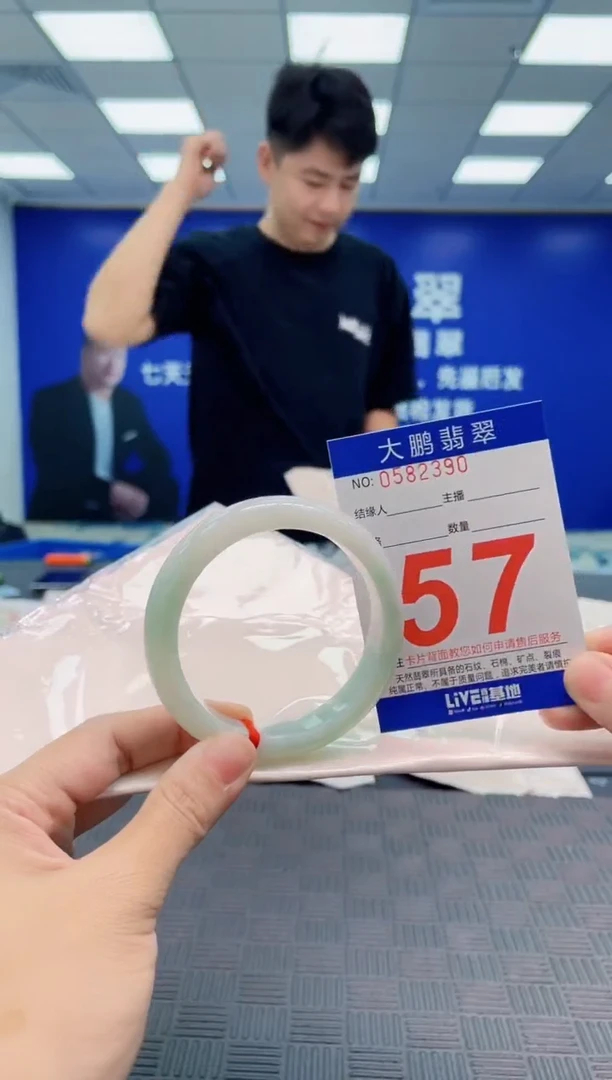 翡翠手镯未镶嵌AAAAAAAA