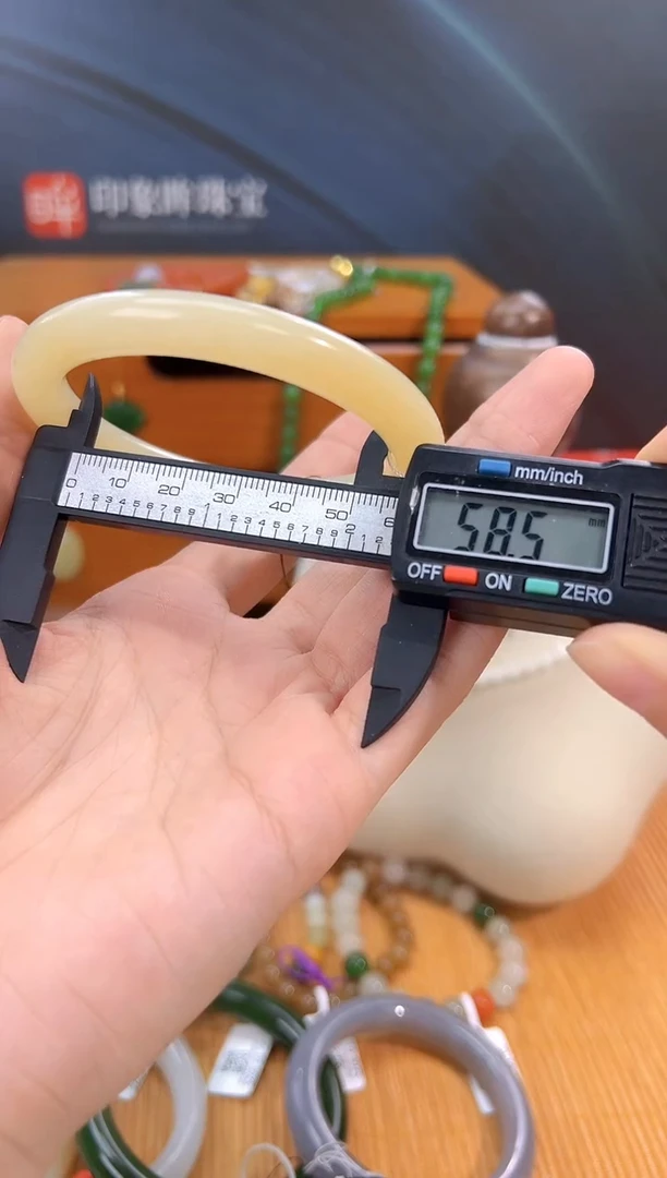 未镶嵌手镯和田玉多样性拍一发一 cg