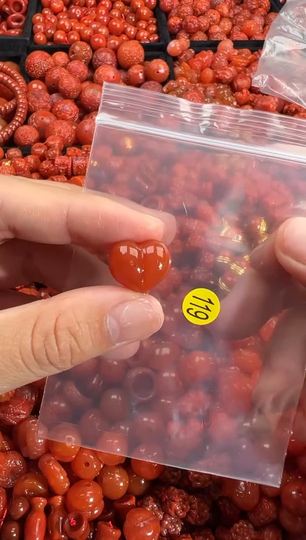 南红玛瑙未镶嵌颈饰1