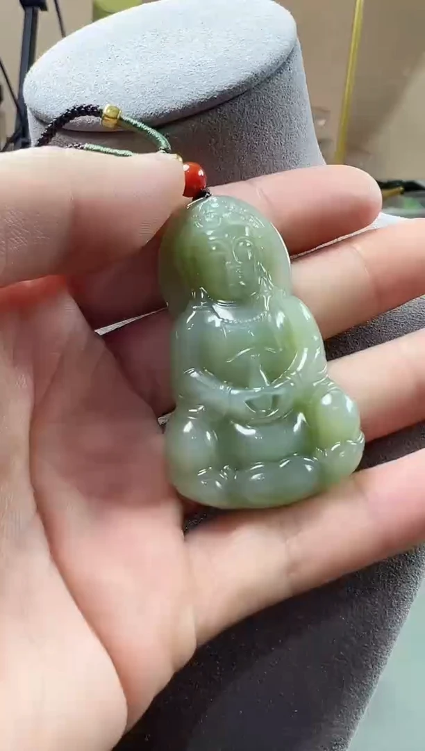 颈饰未镶嵌和田玉吊坠