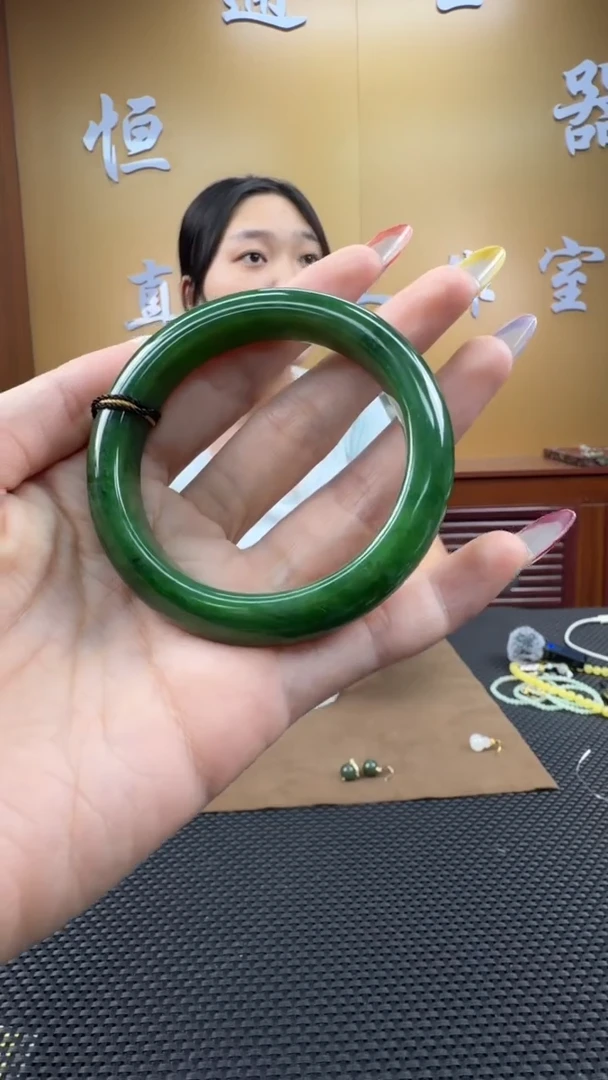 颈饰未镶嵌和田玉手镯53+