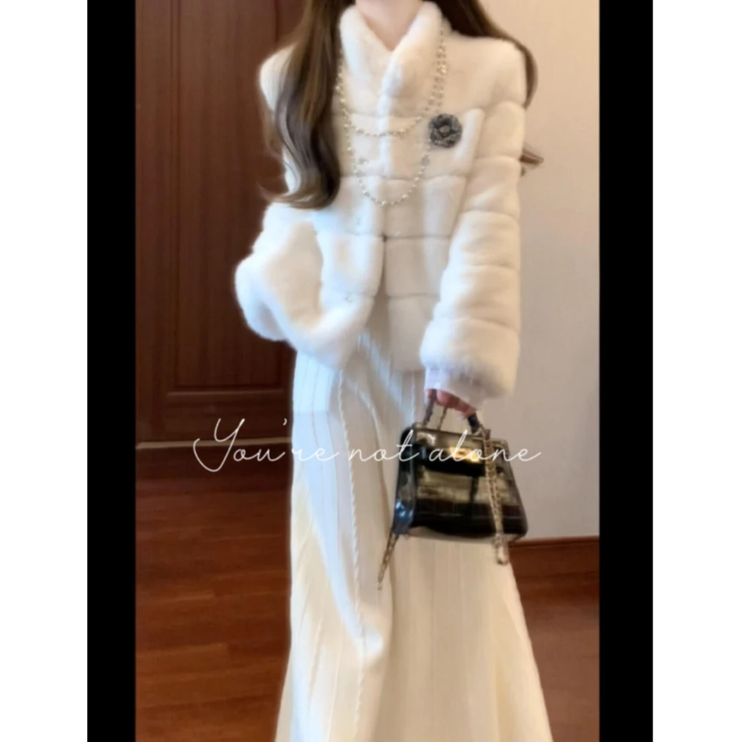 2025冬季新款贵气千金感环保毛毛保暖外套搭高腰软糯麻花半身裙女