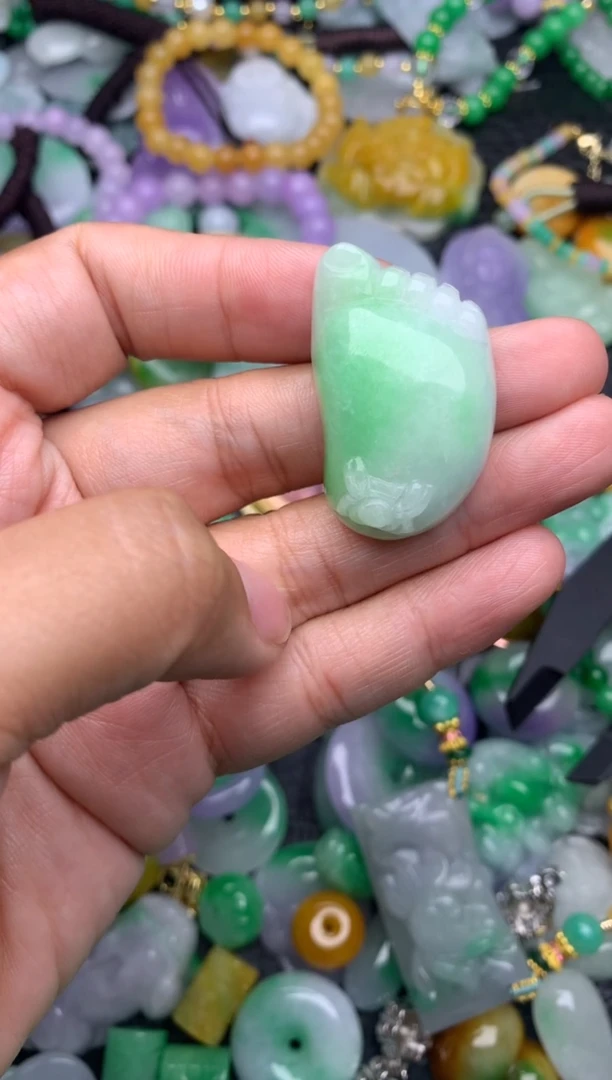颈饰未镶嵌翡翠缅甸翡翠吊坠