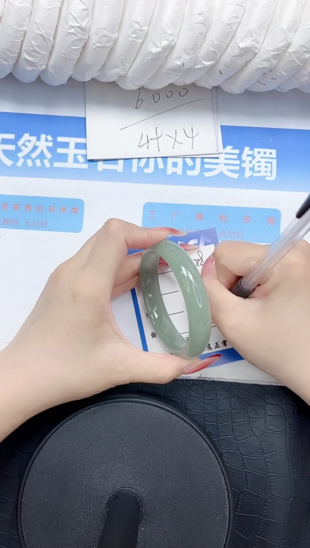 石英质玉手镯未镶嵌128-56