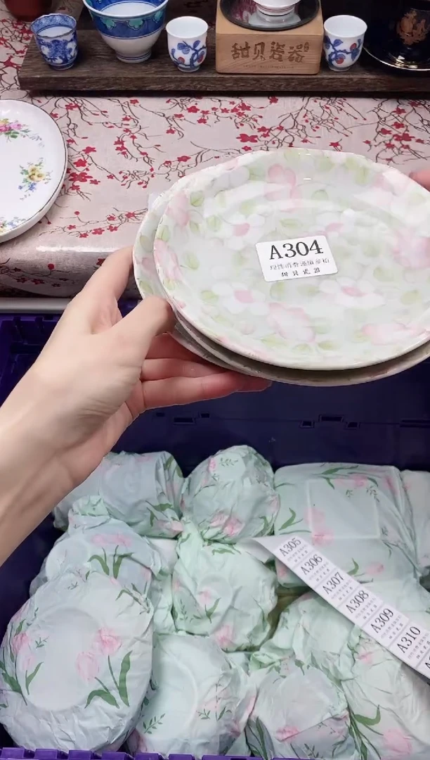 瓷片大***妈      A      304