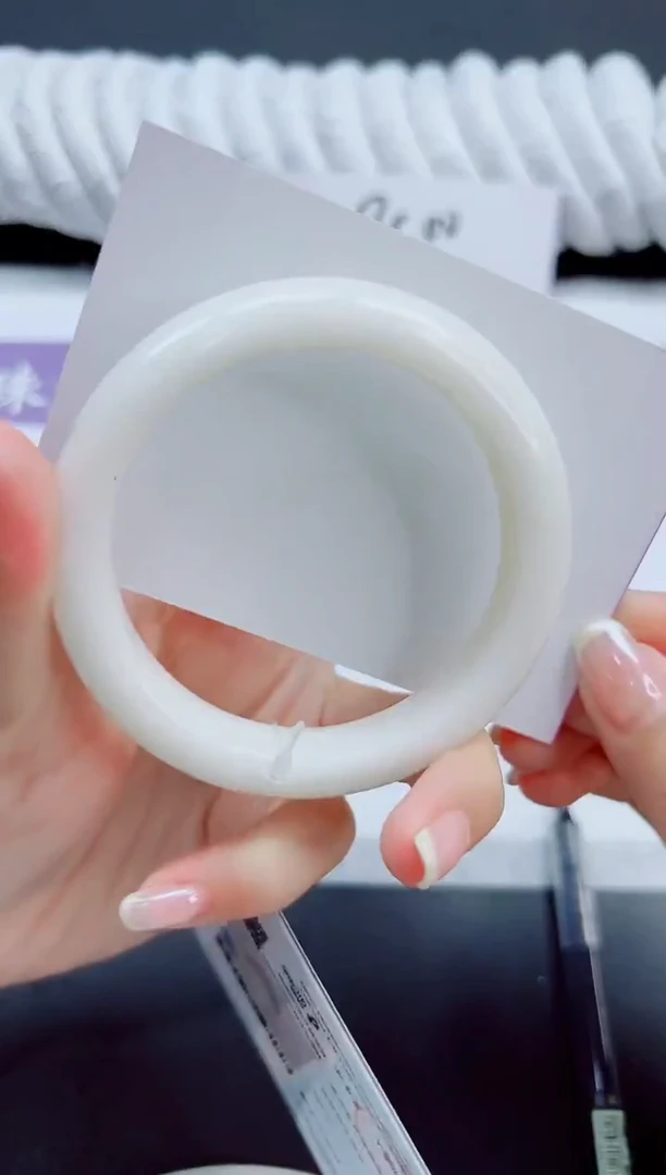 未镶嵌手镯和田玉134/60.5   HT