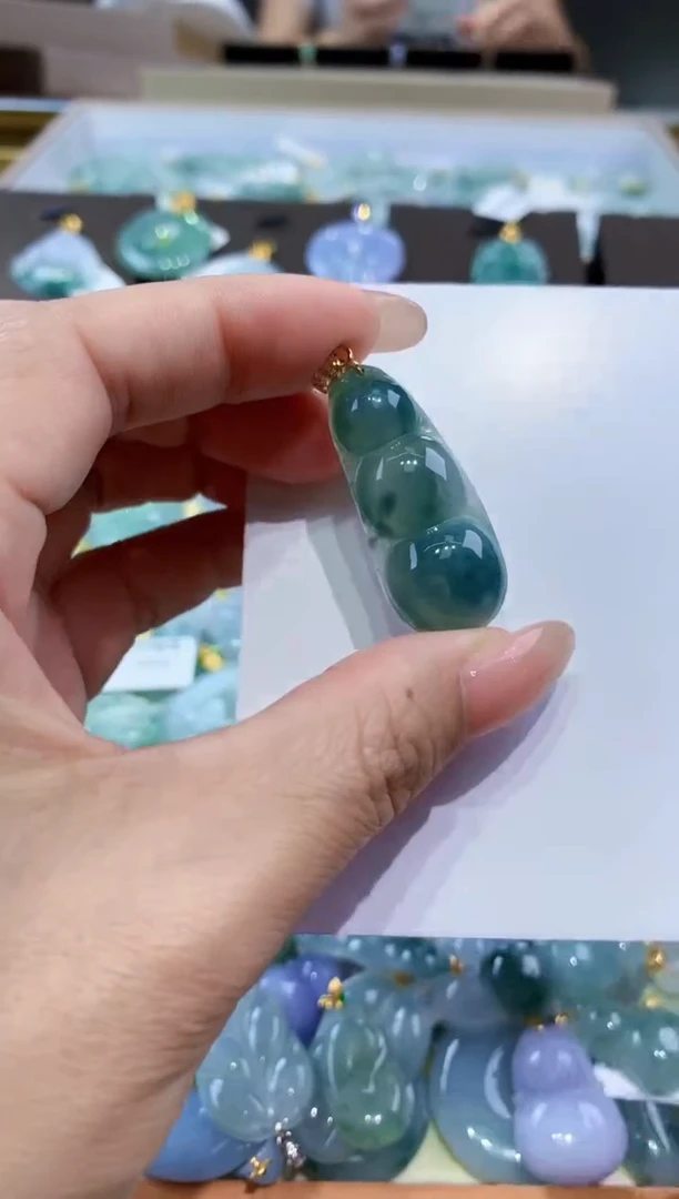 颈饰未镶嵌翡翠天然缅甸翡翠A货挂件