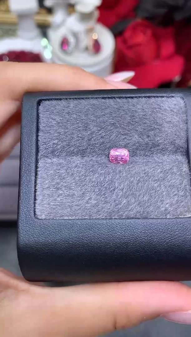 未镶嵌裸石定制尖晶石枕型 仙粉色调 1.02ct